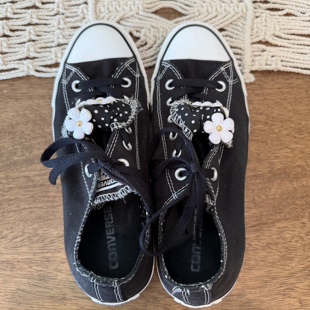 Converse All-Star Women's US 9 Double Tounge Flower Black & White Sneaker EUC - Picture 3 of 8